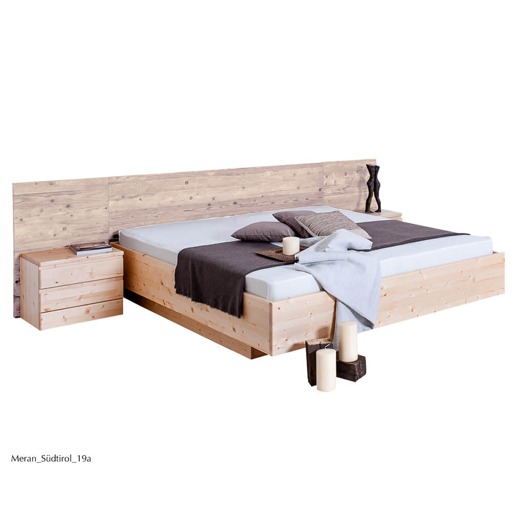 Doppelbett Meran Tirol aus Holz mit Nachtisch